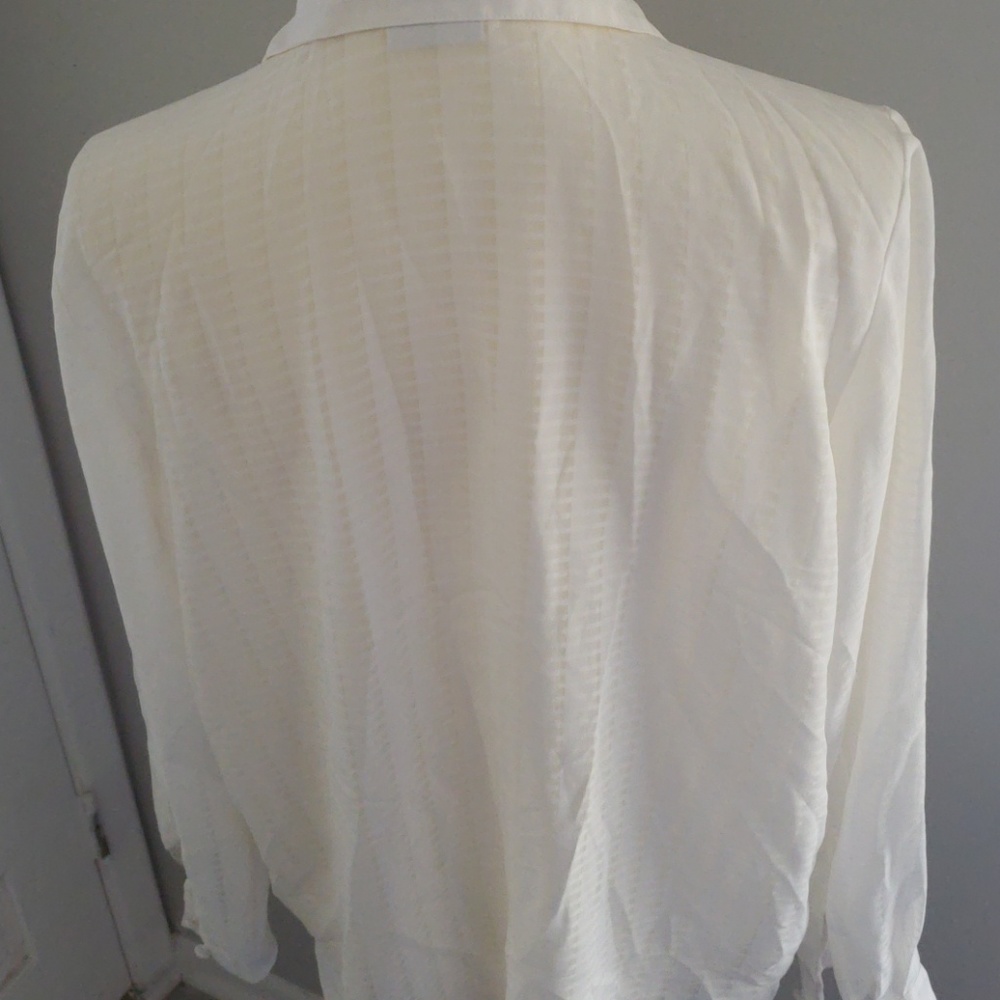 blouse - Picture 2 of 4